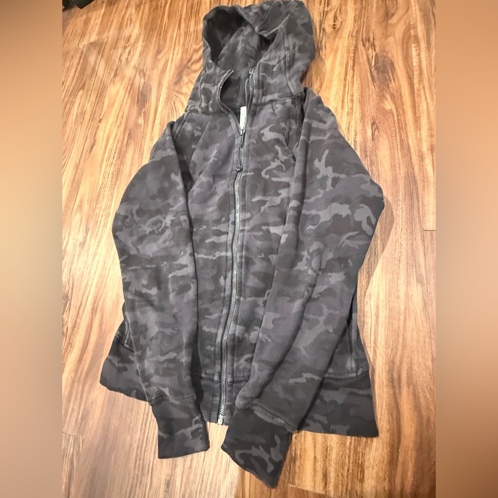 Lululemon Hoodie Womens 8 Gray Camo
Scuba Full Zip Fleece Thumbholes Athletic